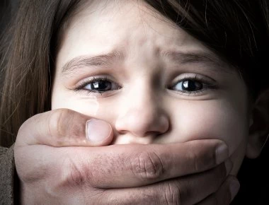 Δείτε γιατί δεν πρέπει να ποστάρετε ποτέ φωτογραφίες του παιδιού σας στα social media
